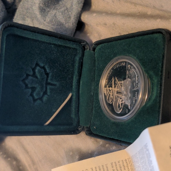 2004 Proof Silver Dollar Canada Dollar 1604 2004 - Picture 7 of 14